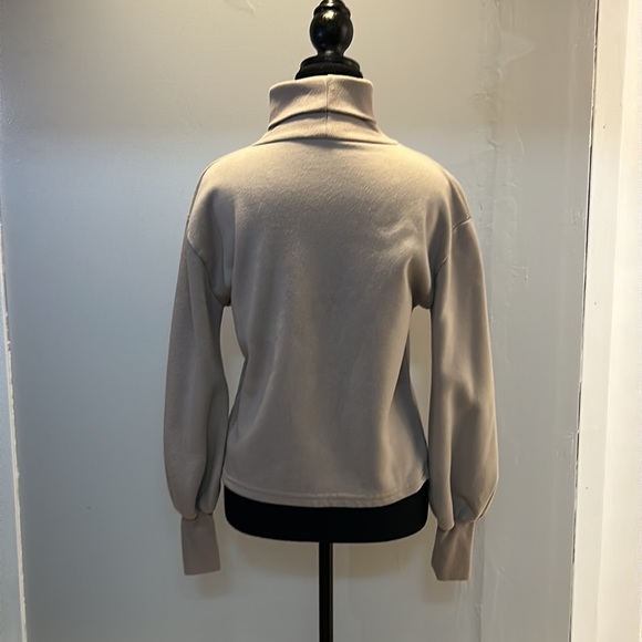 Streetwear Society Active Size Small Beige Turtleneck $20 - Picture 2 of 11